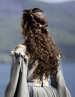 Medieval lady. pinterest: us_nilep Medieval Hairstyles, Fantasy Hair, Chronicles Of Narnia, Hair Reference, Dragon Age, Narnia, Pretty Hairstyles, Reign, Hair Goals