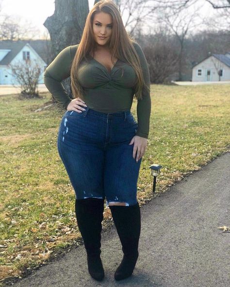 Shelby Fetterman (@shhhelbss) • Instagram-Fotos und -Videos Big Girl Fashion, Curvy Plus Size, Plus Size Models, Curvy Girl Outfits, Curvy Girl Fashion, Curvy Fashion, Fashion Classy, Plus Size Fashion, Blue Jeans