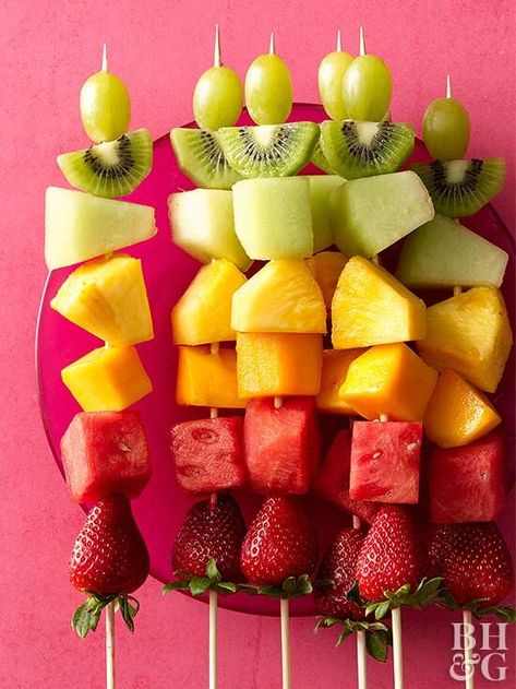 Rainbow Fruit Kabobs, Rainbow Picnic, Rainbow Fruit Skewers, Fruit Kebabs, Fruit Sticks, Tropical Food, Fruit Skewers, Fruit Kabobs, Rainbow Fruit