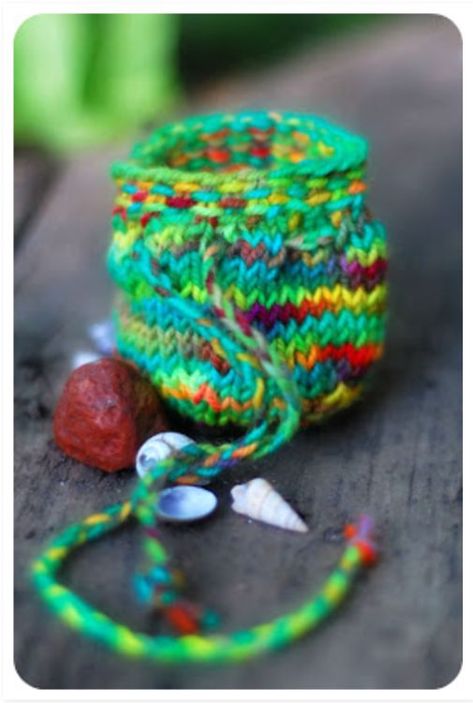 Easy Knitting Projects, Pouch Pattern, Yarn Ball, Yarn Projects, Garter Stitch, Free Knitting Pattern, Sock Yarn, Knit Or Crochet, Easy Knitting