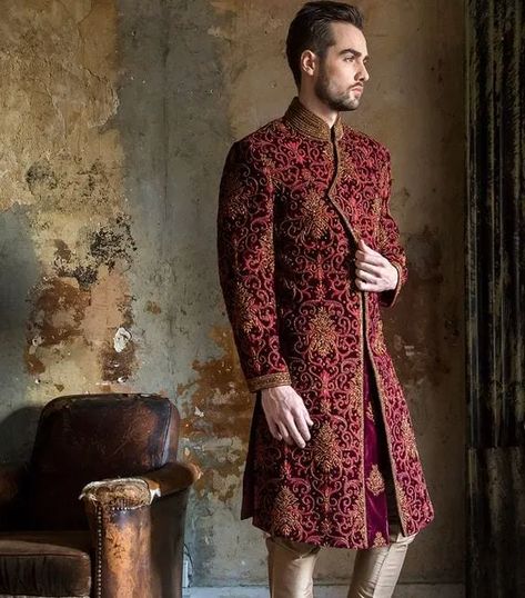 4 Ways To Style Your Wedding Sherwani The Right Way! Maroon Sherwani, Mens Summer Fashion Beach, Wedding Dresses Men Indian, Sherwani Groom, Asian Wedding Dress, Mens Fashion Wedding, Wedding Sherwani, Indian Men Fashion, Mens Fashion Simple