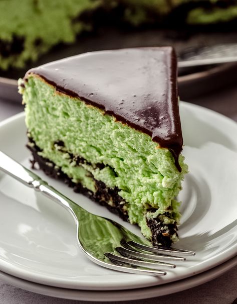 Choc Mint Cheesecake, Cheesecake Water Bath, Mint Chocolate Cheesecake, Recipes Cheesecake, Chocolate Cheesecake Recipe, Mint Desserts, Mint Cheesecake, Mint Chocolate Cake, Oreo Cheesecake Recipes