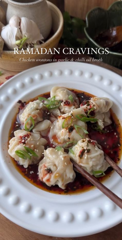 Korean Dumplings Recipe, Garlic Chilli Oil, Korean Dumplings, Kashmiri Chilli, Chicken Mince, Chilli Oil, Instagram Edit, Wontons, Healthy Homemade Recipes