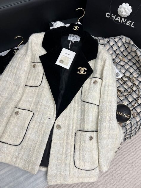 Channel Clothes, Channel Aesthetic, Channel Outfits, Chanel Aesthetic, Mode Zara, Chanel Outfit, Chanel Tweed, Chanel Jacket, Chanel Collection