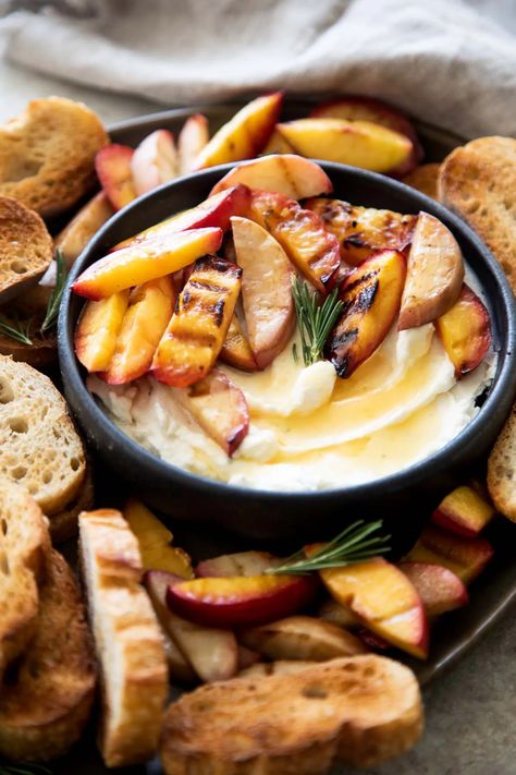 Peach Appetizer, Bbq Potluck, Goat Cheese Dip, Goat Cheese Appetizer, Cheese Appetizer, Whipped Goat Cheese, Goat Cheese Recipes, Summer Drink Recipes, Cheese Snacks