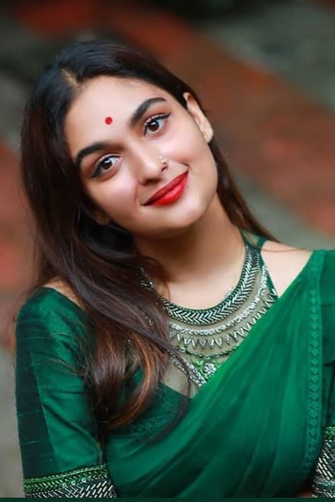 Prayaga Martin, Malayalam Actress, Saree Trends, India Beauty, Hd Photos, Old Photos, Beauty Women, Blouse Designs, Saree