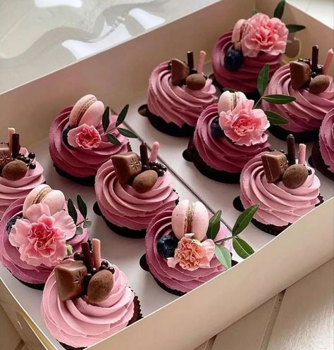 Cupcake Decorating Tips, Dessert Presentation, Cupcake Cake Designs, Cupcake Designs, Cake Business, Pretty Birthday Cakes, Just Cakes, Cake Decorating Tips, Cafe Food