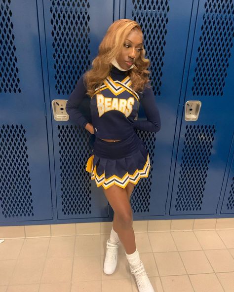 Cheerleading Chants, Cheer Gym, Majorette Outfits, Cheerleading Videos, Black Cheerleaders, Cheer Athletic, Cheerleading Photos, Cheer Uniforms, Blue Cheer