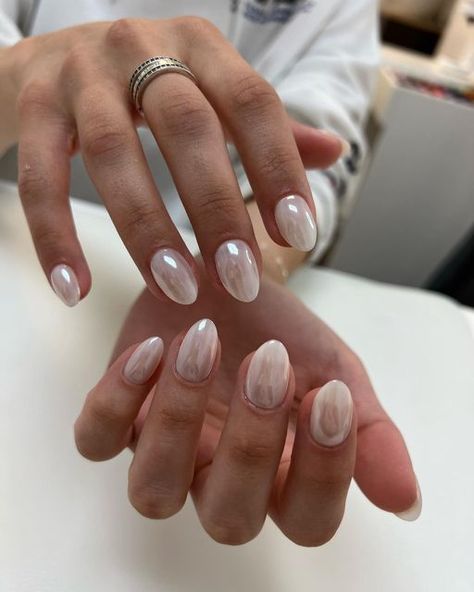 Glazed Donut Nails Short Almond, Glazed Donut Natural Nails, Glazed Donut On Natural Nails, Glazed Donought Nails, Nail Donut Glaze, Short Round Pearl Nails, Glazed Donut Acrylic Nails, Neutral Glazed Donut Nails, Glazed Color Nails