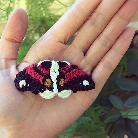 Crochet Moth Granny Square, Crochet Patch Pattern, Crochet Moth Applique, Moth Granny Square, Crochet Moth Pattern Free, Moth Crochet, Crochet Patches, Spider Crafts, Crochet Butterfly