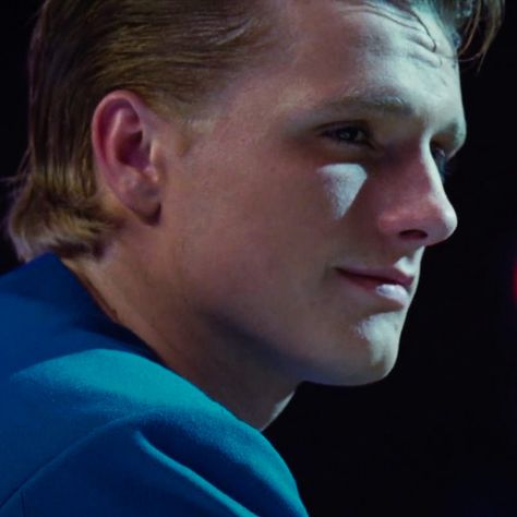 Josh Hutcherson Hunger Games, Mike Smith, Peeta Mellark, Josh Hutcherson, The Hunger Games, The Hunger, Iconic Movies, Blue Suit, Hunger Games