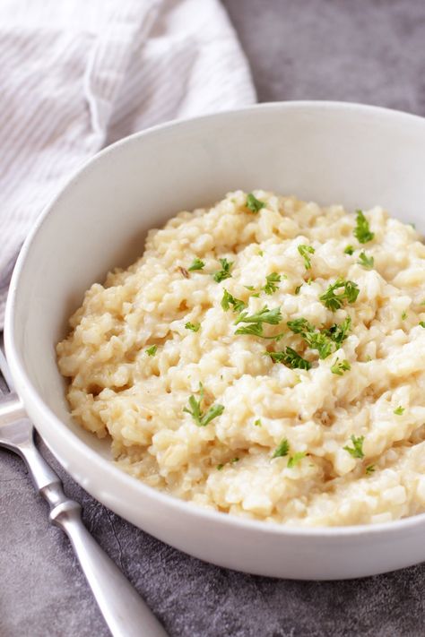 Low FODMAP CrockPot Brown Rice Risotto - Delicious as it Looks Low Fodmap Crockpot, Risotto Crockpot, Low Fodmap Rice, Crockpot Brown Rice, Brown Rice Risotto, Chicken Soup Base, Fodmap Lunch, Fodmap Recipes Dinner, Low Fodmap Chicken