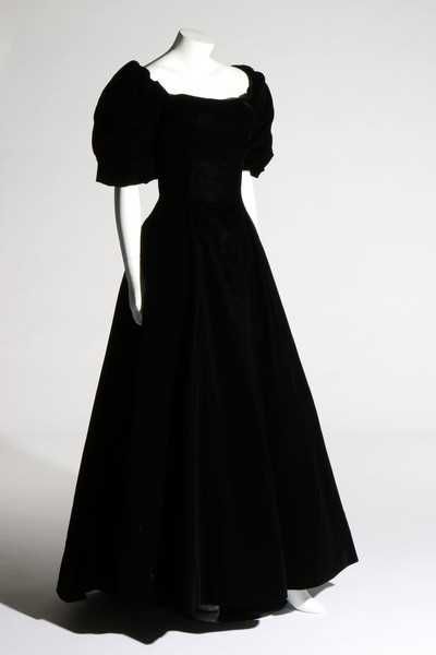 Dior Black Dress, 1800 Clothing, 1800s Dresses, Velvet Evening Gown, White Evening Gowns, Black Princess, Gothic Clothes, Long Evening Gowns, Knitwear Fashion