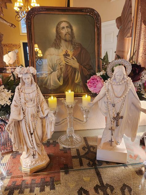 Catholic Prayer Table, Catholic Bedroom, Catholic Core Aesthetic, Jesus Altar, Mary Altar, Home Altar Catholic, Sacred Space Altar, Christian Photography, Catholic Wallpaper