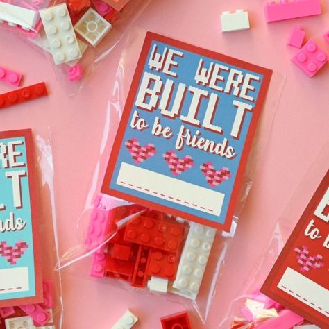 We are "Built" to be friends Lego Valentine Printable. If you want a non-candy Valentine for kids use my free printable paired with Legos. #legos #printable #free #valentine #forkids #friends #forfriends #forclassmates #forschool #party Lego Crayons, Crayon Valentines, Punny Valentines, Free Lego, Class Valentines, Valentine Gifts For Kids, Printable Valentines Cards, Preschool Valentines, Valentine's Day Printables