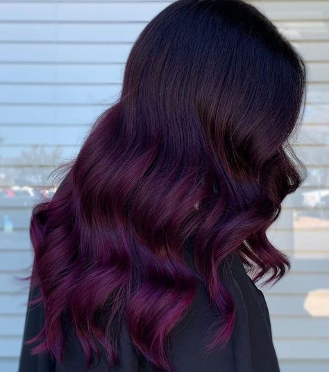 Trending Highlights, Plum Hair Color Ideas, Plum Hair Dye, Eggplant Hair, Plum Hair Color, Hair Color Ideas Trending, Dramatic Hair Colors, Color Uva, Hair Color Plum