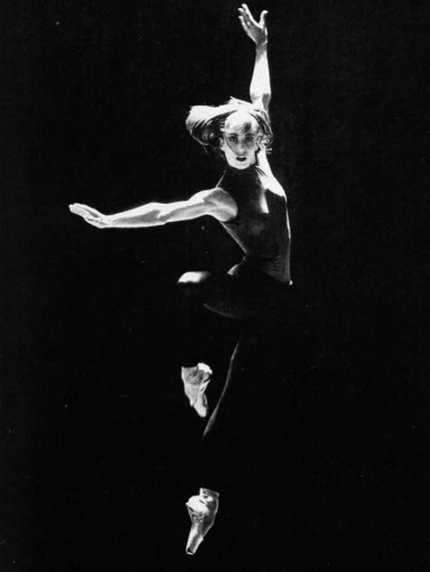 Sylvie Guillem, Ballet Photoshoot, William Forsythe, Dance Film, Mikhail Baryshnikov, Dancer Pose, Paris Opera Ballet, Dance Stuff, Dance Movement