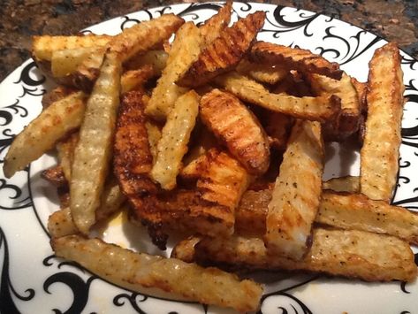 Seasoned Crinkle Cut French Fries Medium Wedges, Crinkle Cut Fries, French Fries Recipe, Dried Potatoes, Fries Recipe, Sliced Potatoes, Large Kitchen, Fresh Cut, French Fries