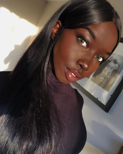 5,724 Likes, 232 Comments - Gloria Atim Ojera. (@atimxo) on Instagram: “When you look TOO much like a Bratz doll it has bob marley buzzin ✨ Thankyou @ttd_eye for these…” Makeup Ideas Black, Dark Green Eyes, Girl With Green Eyes, Light Eyes, Beauty Hacks Video, Dark Skin Women, Colored Contacts, Pretty Eyes, Beauty Videos