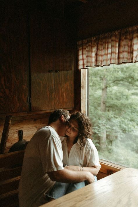 Couple snuggling in a cabin in the Ozark national forrest in Arkansas. Snuggle Couple, Cabin Aesthetic Couple, Cozy Cabin Photoshoot, Cottage Couple Photoshoot, Cabin Portrait Photography, Cabin Couple Pictures, Cabin Couple, Fireplace Photoshoot, Snuggling Couple