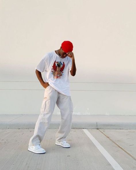 red beanie white graphic tee and cargo trousers pants // white trainers Wisdom Kaye, Men Street Fashion, Guy Fits, Boys Fits, Mens Trendy Outfits, Street Style Outfits Men, Boy Fits, Kleidung Diy, Mens Outfit Inspiration