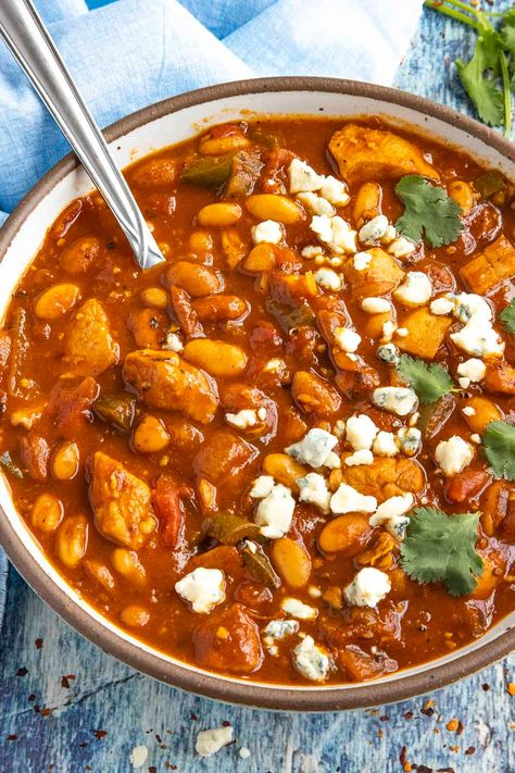 Buffalo Chicken Chili Recipe - Chili Pepper Madness Buffalo Chicken Chili Recipe, Growing Chili Peppers, Buffalo Chicken Chili, Buffalo Chicken Dip Crock Pot, Buffalo Recipe, Homemade Buffalo Sauce, Chili Ingredients, Chicken Chili Recipe, Buffalo Cauliflower