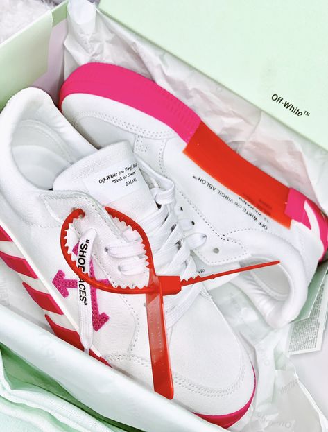 Pink Off-White S21 sneakers. Pink And White Off White Shoes, Outfit Ideas With Off White Shoes, Pink Off White Shoes Outfit, Off White Sneakers Outfit Black Women, Pink Off White Shoes, Off White Shoes Outfit, Fye Shoes, White Shoes For Girls, White Shoes Outfit