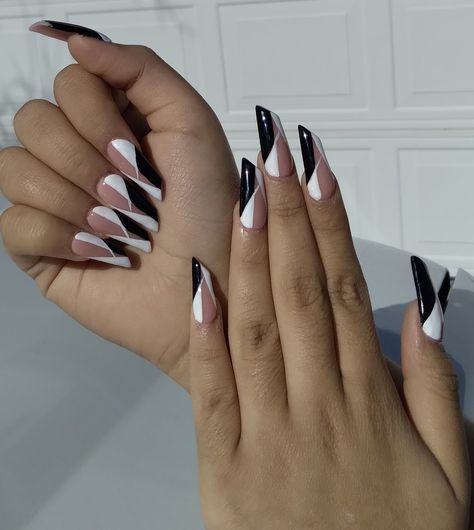 Beautiful nail set idea. Lipstick Nails Shape Design, Lipstick Shaped Nails, Lipstick Shape Nails, Lipstick Nails Shape, Nails Shape, Lipstick Nails, Shape Nails, Nails Beautiful, Nails Classy