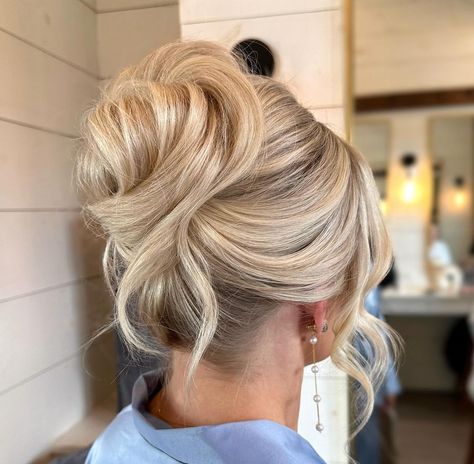 Hair Updos Blonde, High Up Do Hairstyles, Bridal Hair Updo Blonde, Bridal Hair High Updo, Formal Up Do, Bridal Hair High Bun, High Bun Bridal Hair, Updo High Bun, Wedding High Bun