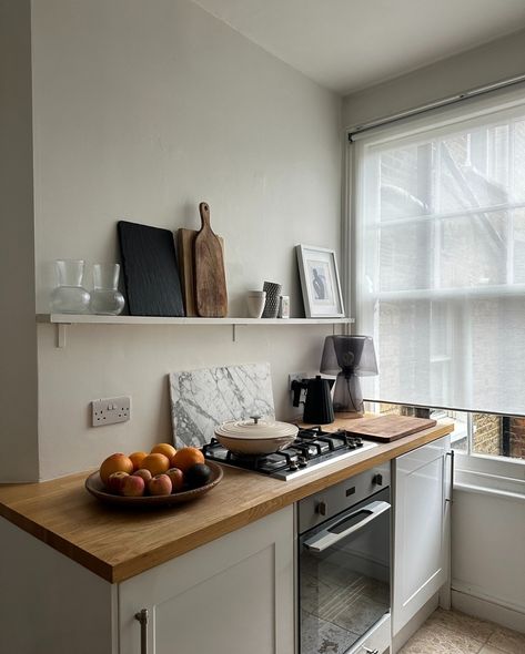 A cosy and bright one-bedroom apartment just opposite Battersea Park, West London. 📍 Battersea, London 📆 Available now to rent or swap 📱 Contact the owner via the app Tiny London Flat, Battersea London, Battersea Park, London Flat, London Apartment, One Bedroom Apartment, West London, East London, One Bedroom