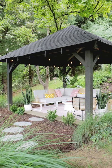 Diy Herb Garden Ideas, Pavillion Backyard, Modern Outdoor Sectional, Modern Outdoor Lounge Furniture, Terrazzo Planter, Mid Century Modern Outdoor, Modern Outdoor Lounge, Modern Exterior Doors, Covered Porches