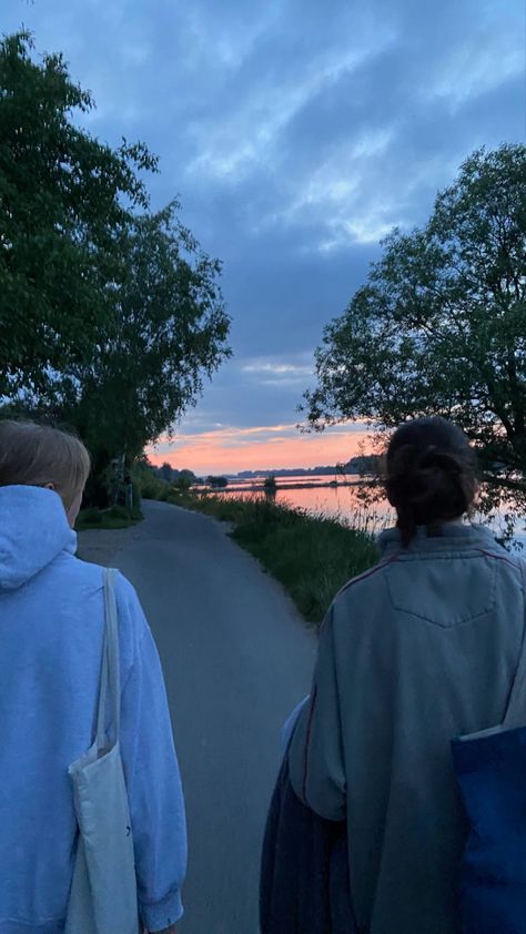 Sunrise Walks Aesthetic, Summer Gym Aesthetic, Taking Walks Aesthetic, Summer Walks Aesthetic, Summer Vision Board Pictures, Nature Walks Aesthetic, Sunset Walk Aesthetic, Beach Walk Aesthetic, Morning Walks Aesthetic