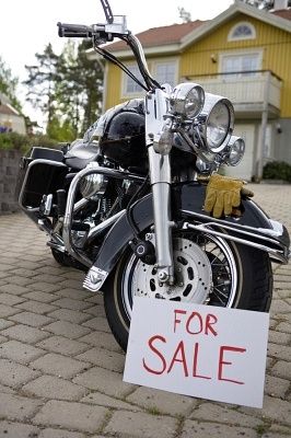 5 Unconventional Ways of Selling Your Motorcycle Sale Signs, Motorcycle Tips, Office Templates, Sale Sign, Custom Baggers, Car For Sale, Free Cars, Triumph Motorcycles, Biker Chick