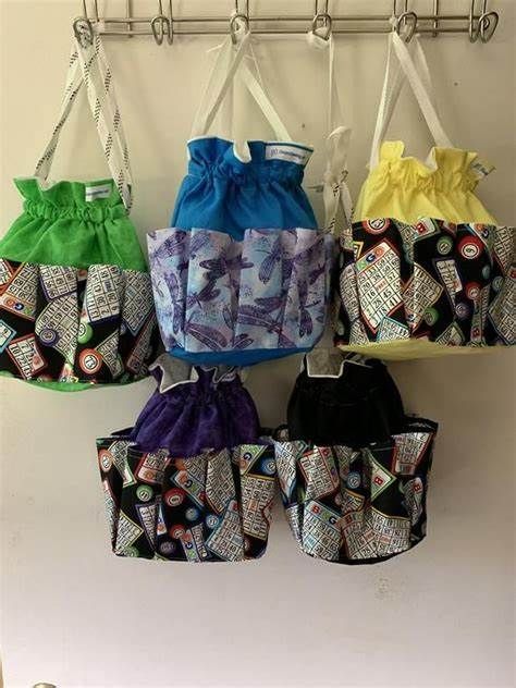 Free Bingo Bag Sewing Pattern - Yahoo Image Search Results Tote Bag Patterns To Sew, Holiday Mesh Wreaths, Tote Bag Patterns, Dog Clothes Patterns Sewing, Bingo Bag, Purse Sewing, Purse Sewing Patterns, Bag Sewing Pattern, Bag Pattern Free