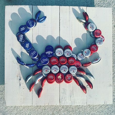 Beer Bottle Cap Crafts, Bottle Cap Decor, Bottle Cap Projects, Cap Craft, Beer Bottle Cap, Bottle Cap Art, Beer Caps, Bottle Cap Crafts, Kid Art