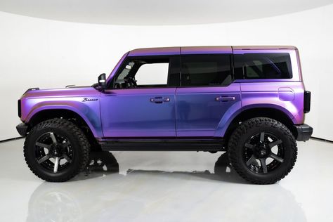 Cool Wrapped Cars, Purple Ford Bronco, Ford Bronco Wrap Ideas, Bronco Wrap Ideas, Bronco Mods, Bronco Aesthetic, Ford Bronco Interior, Badlands Series, Ford Bronco Accessories