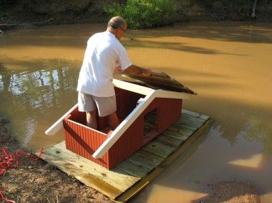 Floating Duck House  --- we may have to build one Floating Duck House, Duck House Diy, Duck House Plans, Duck Houses, Duck Pens, Duck Coop, Farm Pond, Bird House Plans, Duck House