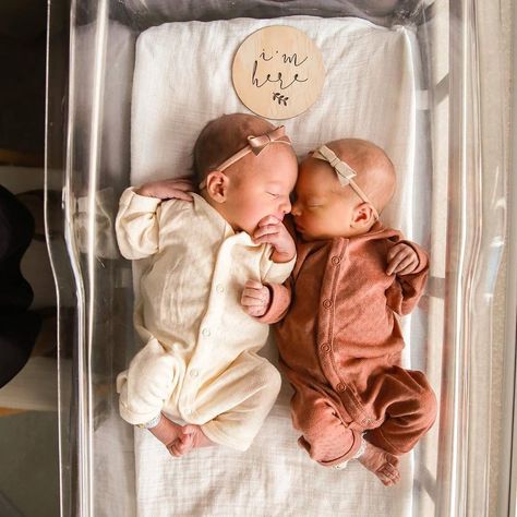 Twin Baby Photography, Twin Baby Photos, Twin Baby Announcements, Baby Hospital Pictures, Twin Birth Announcements, Twins Announcement, Twin Pregnancy Announcement, Newborn Announcement, Adorable Newborn