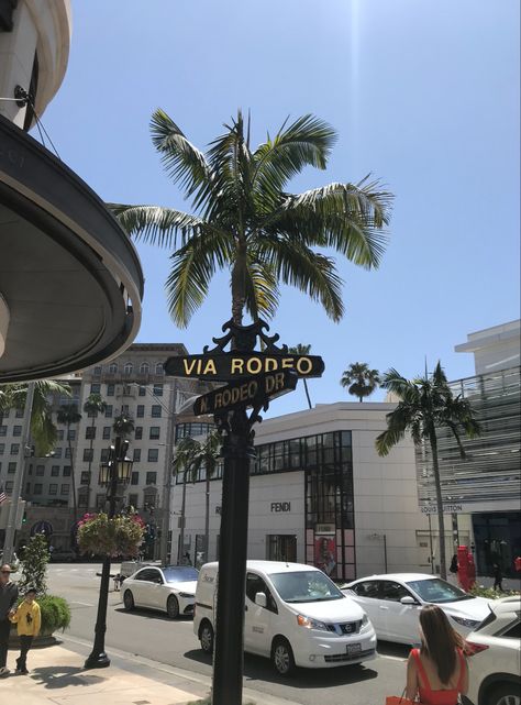 Rodeo Drive Los Angeles, Los Angeles Rodeo Drive, Los Angeles Instagram Story, Vacay Poses, Los Angeles Aesthetic Outfit, Desktop Widgets, Traveling Board, Angeles Aesthetic, Los Angeles Pictures