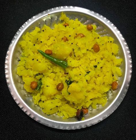 Aakash Darji | Food Influencer on Instagram: “I make the Maharashtrian Batata Poha very often for breakfast as it is very easy to prepare. . Tag 🏷 a Poha lover. . . . . . #poha…” Poha Snap, Food Influencer, Breakfast Recipes Sweet, Snap Streak, Desi Food, Breakfast Recipe, Sweet Breakfast, Food Snapchat, Indian Food