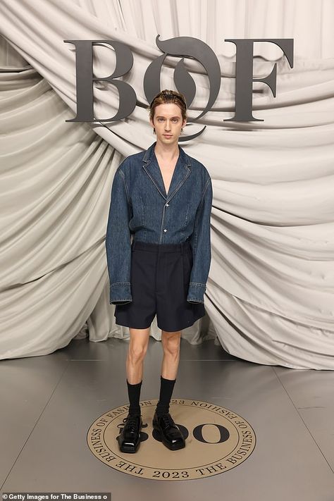 Oversized Denim Shirt, Jacob Elordi, Luxe Style, Unique Outfit, Troye Sivan, Double Take, Lewis Hamilton, Business Fashion, Denim Shirt