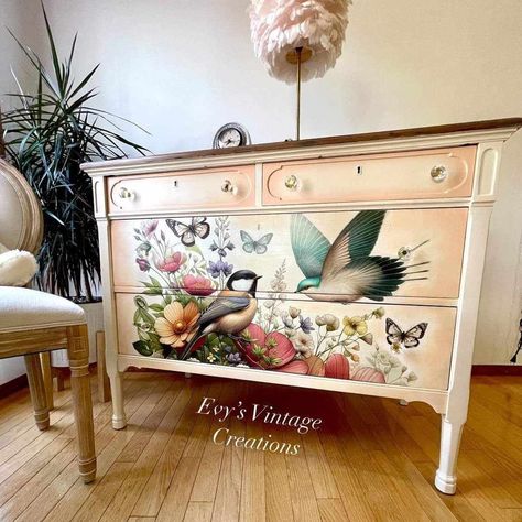 Mint by Michelle (@mintbymichelle) • Instagram photos and videos Refurbishing Furniture, Decoupage Papers, Juicy Peach, Decoupage Furniture, Crafter Gift, Set Of Drawers, Garden Images, Paint Colour, Paper Floral