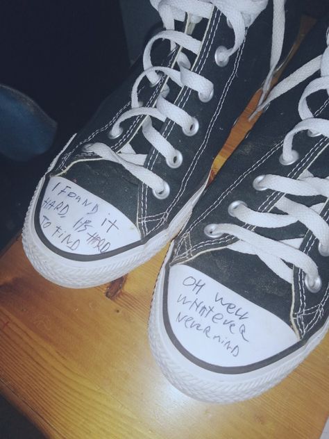 All apologies if the writing is bad on this one Converse Shoes Writing, Writing On Converse Grunge, Converse Writing On Shoes, Writing On Converse, Converse Writing, Shoe Writing, Converse Ideas, Diy Converse, Alt Shoes