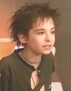 Bill Kaulitz Side Eye, Bare Face, Bill Kaulitz, Tom Kaulitz, How To Stay Awake, Tokio Hotel, Hotel