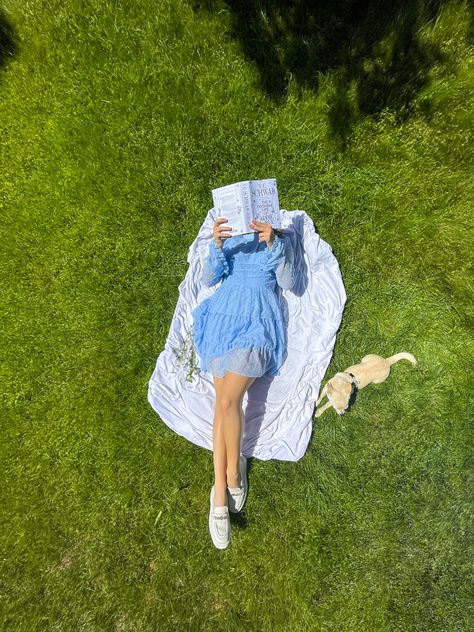 lying in the grass and reading a book while acompanied by a dog Reading In Grass Aesthetic, Fragile Sanctuary, Lying In A Field, Lying On Ground, Reading In The Garden, Laying Down, Laptop Setup, Park Shoot, Sleeping Pose