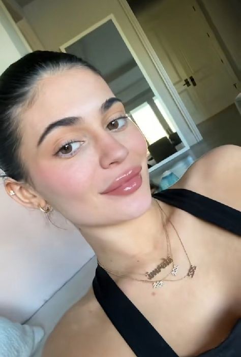 Kylie Jenner Hd, Kylie Jenner Makeup Natural, Kylie Kardashian Makeup, Kylie Jenner Eyebrows, Grunge Eye Makeup, Kylie Jenner Face, Maquillaje Kylie Jenner, Kylie Jenner Makeup Look, Kylie Jenner Lashes