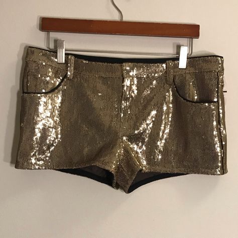 Real Pockets Gold Sequin On Outside No Sequins Missing Button And Zipper Low / Mid Rise Has A Bit Of Stretch Casual Going Out Outfit Night, Gold Sequin Shorts, College Gameday Outfits, Sequin Shorts, Gameday Outfit, Sequin Mini, Going Out Outfits, Mini Shorts, Gold Sequin