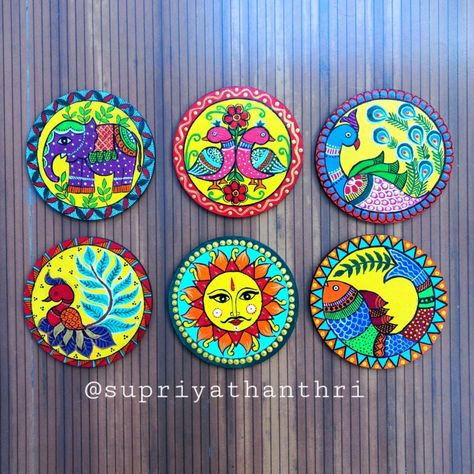 Madhubani inspired coaster set Madhubani Art Coasters, Madhubani Painting Wall Decor, Mini Madhubani Paintings, Coaster Drawing Ideas, Simple Madhubani Designs, Coaster Design Painted, Madhubani Coasters, Madhubani Patterns, Coasters Painting