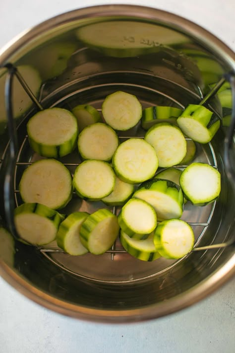 Instant Pot Zucchini, Cooking Yellow Squash, Sauteed Zucchini And Squash, Steamed Zucchini, Instant Pot Veggies, Instant Pot Steam, How To Cook Squash, Multi Cooker Recipes, Yellow Squash Recipes