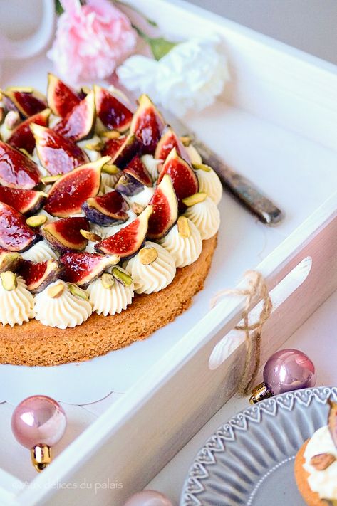 Tarte aux figues sur sablé breton · Aux délices du palais Dessert Aux Fruits, Pies & Tarts, Cafe Food, Layer Cake, Kitchen Aid, Cheese Board, Food Blogger, Tart, Waffles